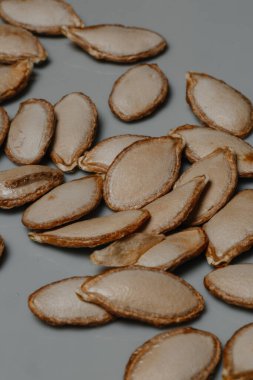 Kapat. Kurutulmuş kabak tohumu. Sağlıklı yiyecek.