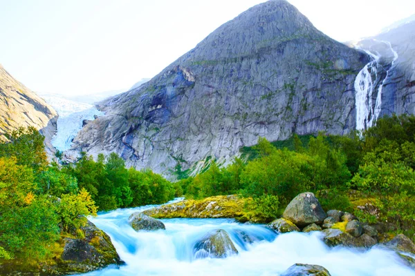 Eternal glaciers and waterfalls in the mountains . — Stock Photo, Image