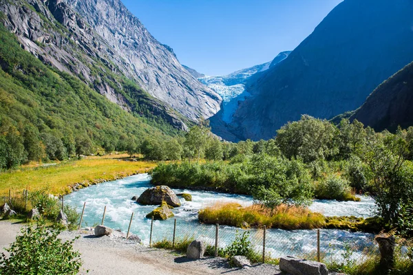 Eeuwige gletsjers en bergen . — Stockfoto