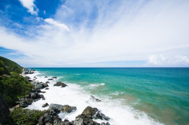 dağların eteklerinde, boş plaj