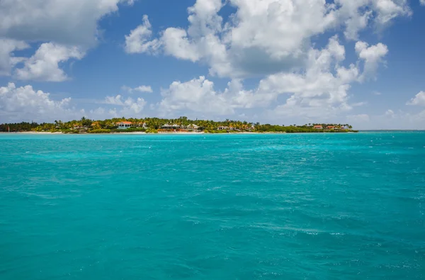 Nice view of the coast of Antigua, The Caribbean sea — Stock Photo, Image