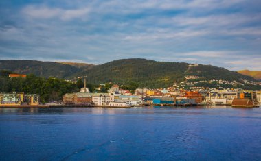 Norveç Denizi, Bergen, Norveç kıyısında evler