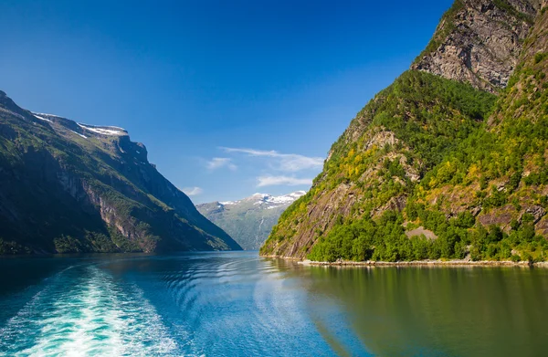Красивые фьорды Норвегии — стоковое фото