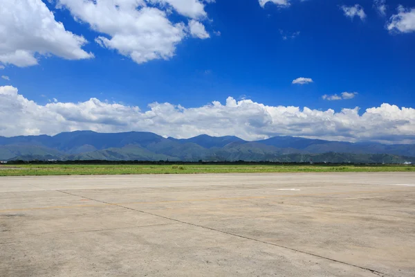 manzara, mavi gökyüzü, dağlar ve bulutlar