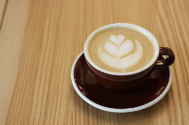 Masada bir fincan kahve.