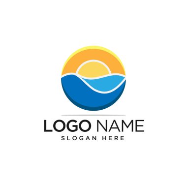 Seyahat logosu, tatil, açık hava, yaz, sezon ikonu vektörü için dairesel olarak minimalist güneş ve deniz logosu tasarım şablonu