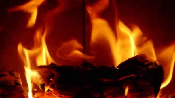 スローモーションHdビデオで暖炉の炎の燃焼の詳細 自然火災画面の完全なフレームを入力します 四分の一の速度 — ストック動画