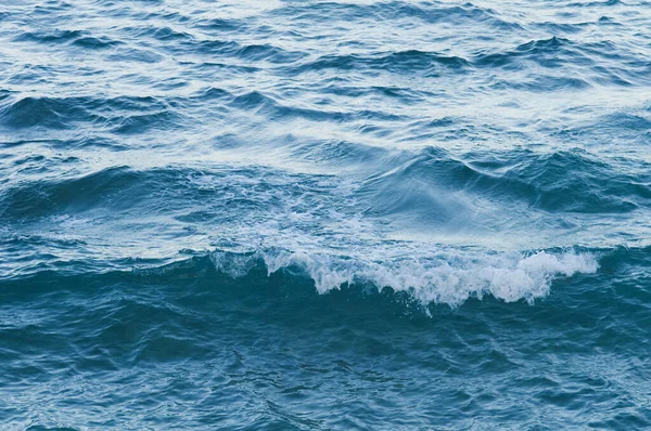 Рябь Поверхности Океанской Воды Крупным Планом Синий Морской Фон Волнами — стоковое фото