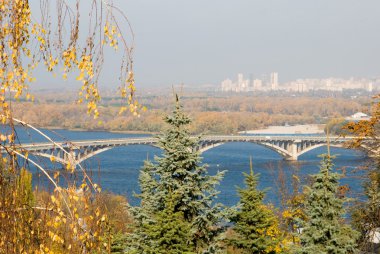 Metro Köprüsü, Dinyeper ve sol-banka parçası görüntüleyin 