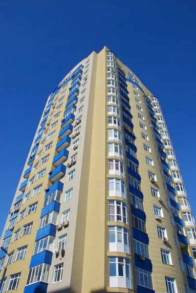 Modern apartment building — Stock Photo, Image
