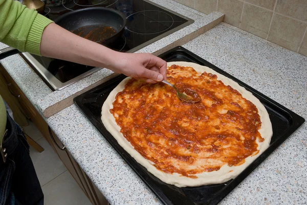 Cooking pizza — Stock Photo, Image