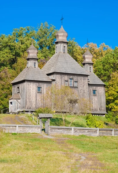 Starý dřevěný kostel v pirogovo, Ukrajina — Stock fotografie