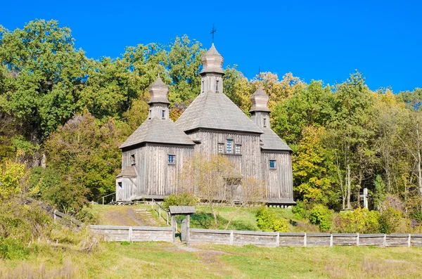 Starý dřevěný kostel v pirogovo, Ukrajina — Stock fotografie