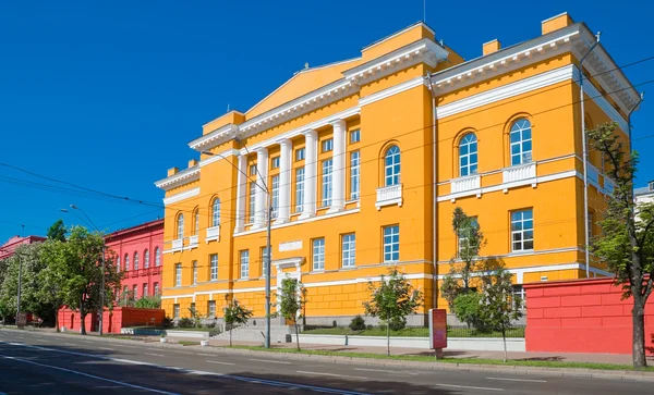 O edifício da biblioteca universitária em Kiev — Fotografia de Stock