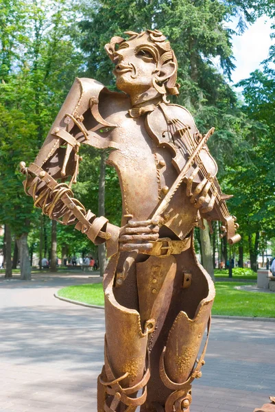Sculpture-street musician-violinist Royalty Free Stock Photos