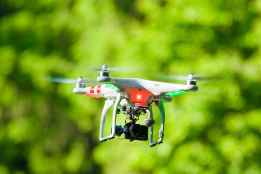 Kiev (Kiev), Ukrayna - 22 Mayıs 2014:test ile a fotoğraf makinesi içinde-uçuş Rc helikopter (multicopter)