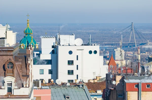 La vista desde las alturas a Kiev, la cúpula de la Iglesia de San Andrés y el puente de Moscú — Foto de Stock