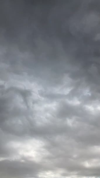 Time Lapse Vidéo Ciel Avec Des Nuages Dramatiques Format Vertical — Video