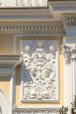 Yalta, Kırım 'ın orta kesimindeki tarihi evler ve caddelerin manzarası. Eski tarihi binaların dış görünüşünün ayrıntıları..