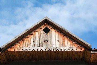 Yalta, Kırım 'ın orta kesimindeki tarihi evler ve caddelerin manzarası. Eski tarihi binaların dış görünüşünün ayrıntıları..