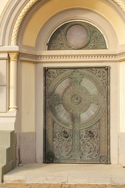 Chersonesus Katedrali, Sivastopol Kırım. Aziz Vladimir Katedrali, güneşli bir günde dış detaylar.
