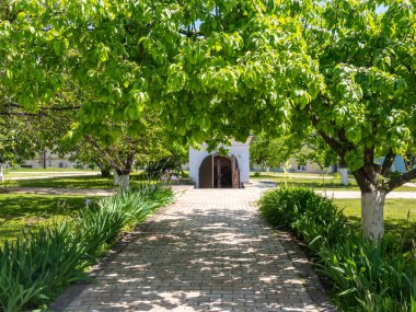 St. Michael 's Altın Kubbeli Manastırı, dış detaylar.