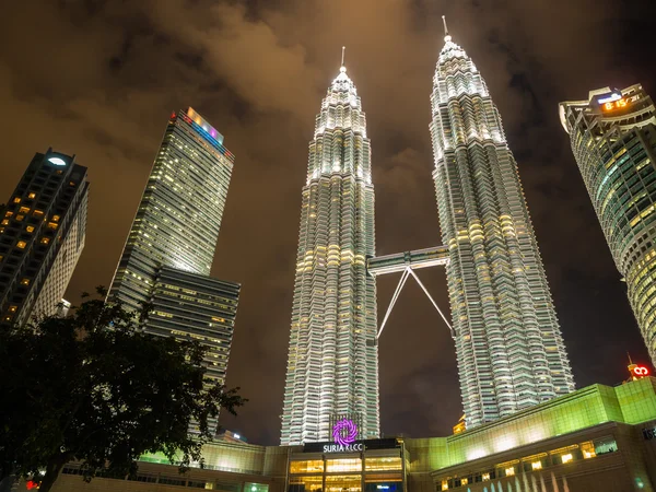 Kuala Lumpur, Malezja - 29 lutego: Petronas Twin Towers słynnego — Zdjęcie stockowe