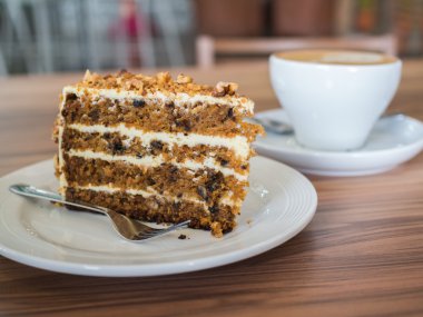 Havuçlu kek ceviz ile