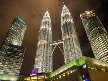 Kuala Lumpur, Malezya - Şubat 29: Petronas ikiz kuleleri ünlü
