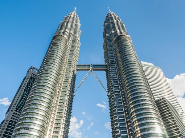 KUALA LUMPUR, MALAYSIA - FEB 29: Petronas Twin Towers la famosa — Foto Stock