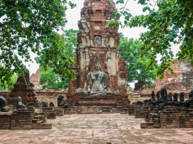 Mahatat Tapınağı'nda antik Buda heykeli