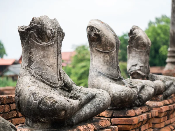 Antigua estatua de Buda en Wat Chai Watthanaram —  Fotos de Stock