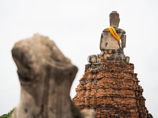 Old Buddha statue at Wat Chai Watthanaram — Stock Photo, Image