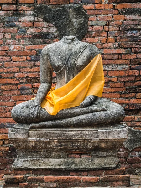 Antigua estatua de Buda en Wat Chai Watthanaram —  Fotos de Stock