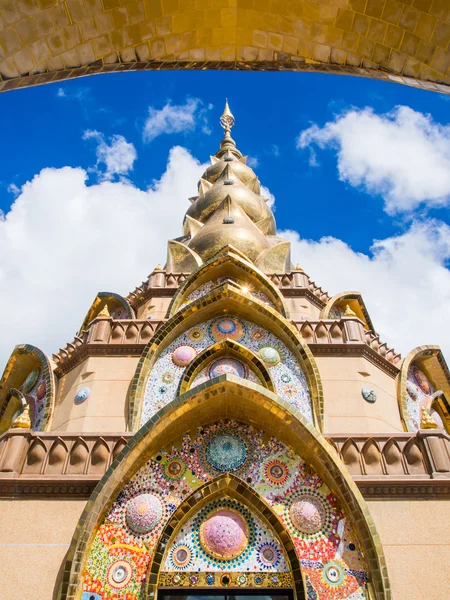 Wat Phra Dhat Phasornkaew w Phu tup berk — Zdjęcie stockowe