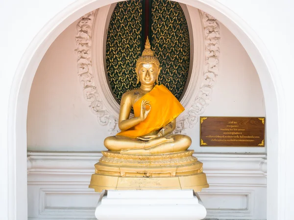 Buddha szobor Phra Pathom Chedi templomban — Stock Fotó