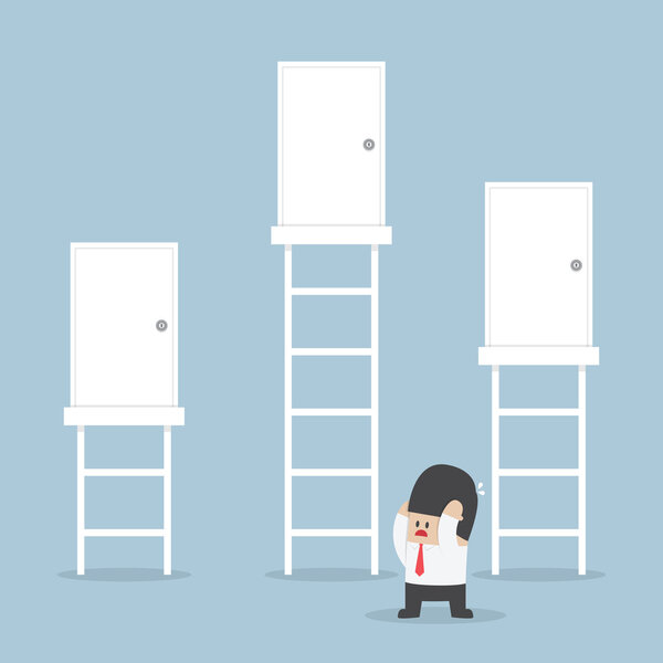 Бизнесмен принимает решение выбрать правильную дверь
