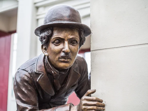 Charlie Chaplin statue at Thai film museum — Stock Photo, Image