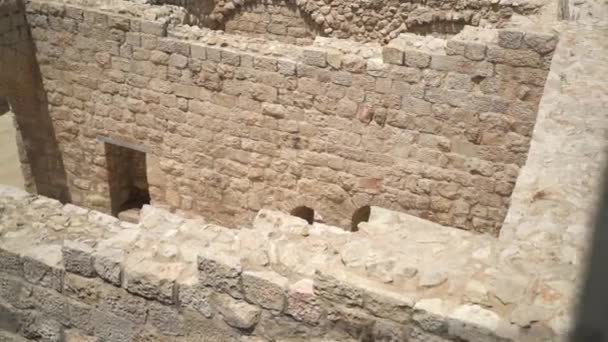 Außerhalb der Stadt Ansicht der alten Mauer von Jerusalem. Blick auf die Mauer der Jerusalemer Altstadt, Weitwinkel, Israel-Panorama. König David Stadtmauer architektonischer Beschützer an der Einmischung Osten — Stockvideo