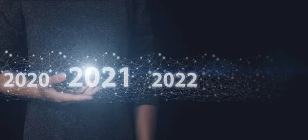 2021 yılının konsepti. Dijital metin 2021 'de el ele tutuşma. Dijital sıkıntı, teknolojik ilerleme ve gelecekçilik kavramı