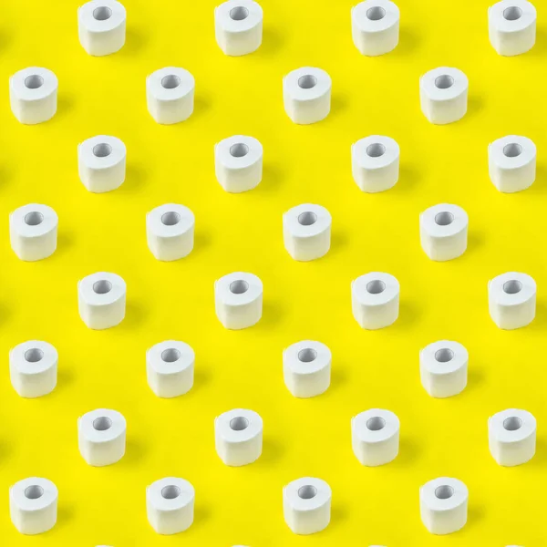 Wzór Papieru Toaletowego Żółtym Tle Widok Izometryczny — Zdjęcie stockowe