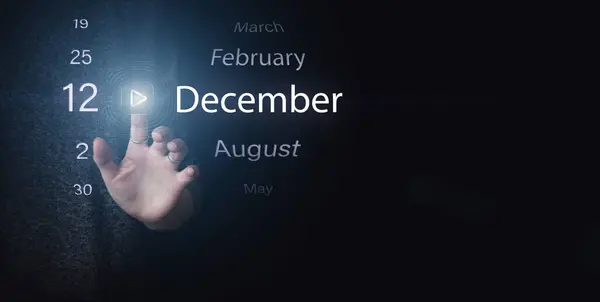12月12日12月12日 日历日期 在深蓝色背景上手动单击明亮的图标Play和Date 冬季月 年月日概念 — 图库照片