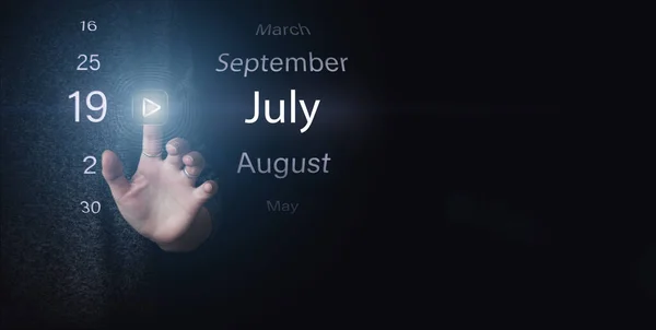 Lipca Dzień Miesiąca Data Kalendarza Kliknij Ręcznie Świecącą Ikonę Play — Zdjęcie stockowe