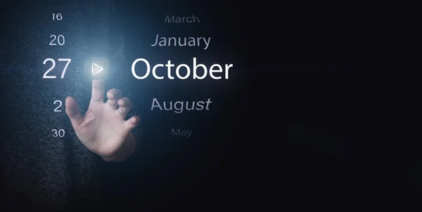 10月27日 月の27日 濃い青の背景にある明るいアイコンの再生と日付を手でクリックします 秋の月 その年のコンセプトの日 — ストック写真