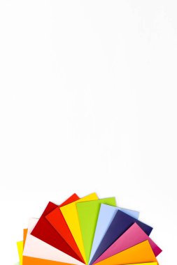 Renkli kumaş parçası. Seçim için renk rehberi. Gökkuşağı örnek renk kataloğu