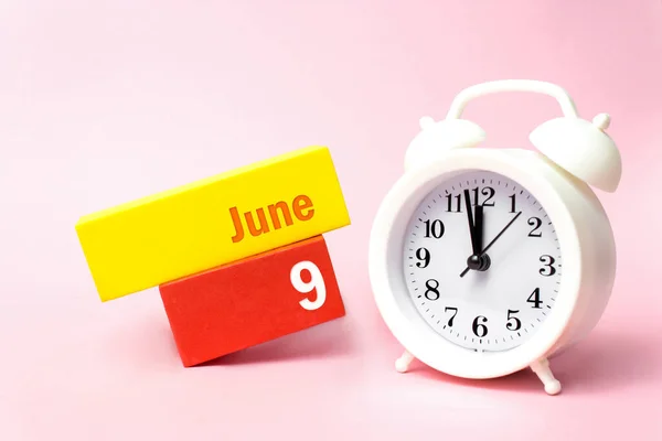 June 9Th Day Month Calendar Date White Alarm Clock Pastel — Stock Photo, Image
