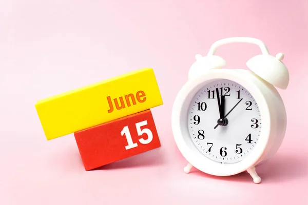 June 15Th Day Month Calendar Date White Alarm Clock Pastel — Stock Photo, Image