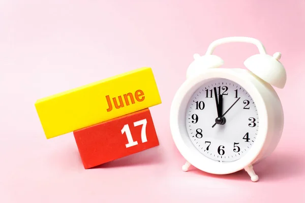 June 17Th Day Month Calendar Date White Alarm Clock Pastel — Stock Photo, Image