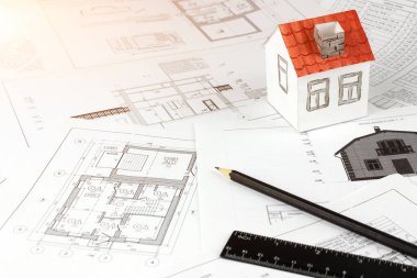 Mimari çizimler ve ev konsepti. Mimar masası. Mühendislik planı. İnşaat geçmişi. Mühendislik araçları