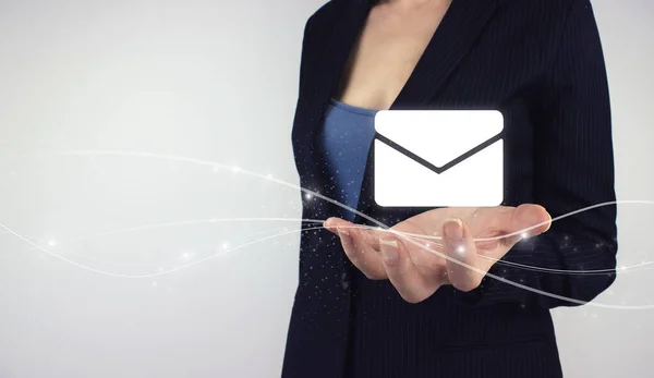 Enviar Conceito Email Marketing Mão Segure Mail Holograma Digital Fundo — Fotografia de Stock